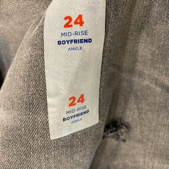 Old Navy mid rise, boyfriend ankle jeans. Size 24. NWT lightly distressed - Picture 6 of 11